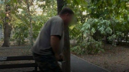 Алматыдағы масқара жағдай! Ер адам көпшілік жерде мастурбация жасап, видеоға түсірген (ВИДЕО)