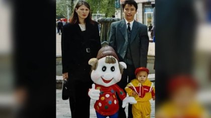 «Не дейсің, Ажарым?!»: Марқұм Оразалының ұлы әкесінің суреттері мен сөздерін бөлісті (ФОТО)