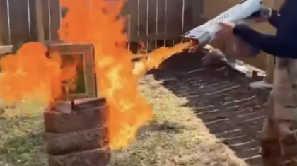 «Құранды өртеп, мұсылмандарды елден қууды талап етті»: АҚШ-тағы сұмдықтың видеосы тарады