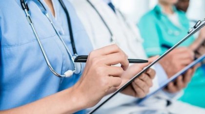 «Тексеріс жүргізілді»: Актрисаның шағымынан кейін Сызғанов орталығындағы дәрігер жұмыстан кетті