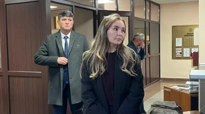 Астанада блогер Жанабыловтың әйеліне қатысты сот отырысы басталды