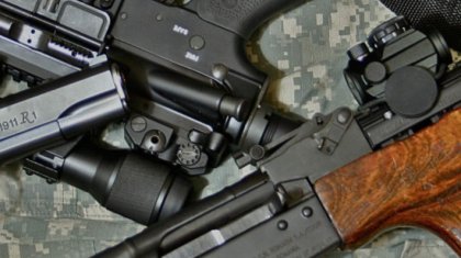 «Атуға жарамды»: Түркістан облысында қымбат көлік тізгіндеген діни ағым мүшелерінен суық қару табылды