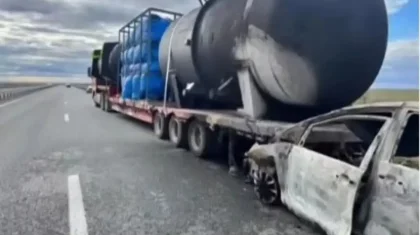 Бес адам тірідей жанып кетті: Павлодарда жантүршігерлік жол апаты болды (ВИДЕО)