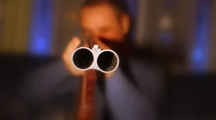 «Көршісінің сөзі есіне түскен»: Атырауда ер адам өз әйелін атып өлтірді