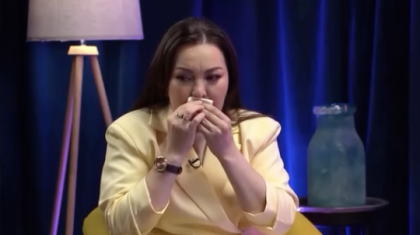 «Әке-шешесі сенбей, жылап жіберді»: Жұлдызай Дүйсенбиева бейтаныс адамды қалай қуантқанын айтты (ВИДЕО)