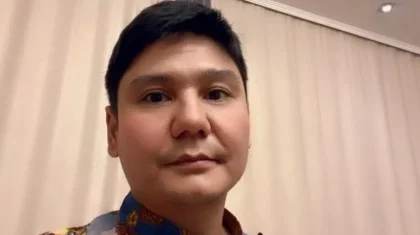 Әнші Бейбіт Қорған ұшақта шу шығарды (ВИДЕО)