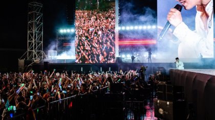 «Алғашқы қазақ»: Димаштың Нью-Йорктегі концерті аншлагпен өтті (ВИДЕО)