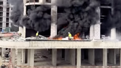 Астанада «Хан Шатыр» маңындағы ғимаратта өрт шықты (ВИДЕО)