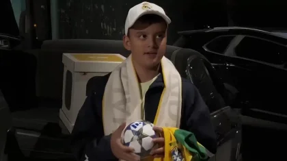 Өзбекстандық жанкүйер «Қайрат» - «Реал» матчына кіре алмаса да, қолтаңбалы допқа ие болды