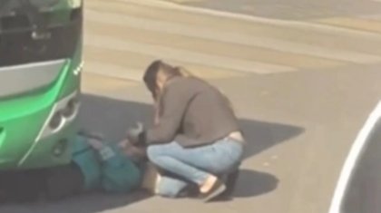 Алматыда автобус егде жастағы әйелді қағып кетті