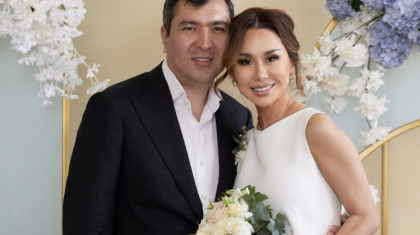 «Алғашқы қонақтар – Баян мен Тұрсын Алагөзовтер!»: Динара Сәтжан жаңа зәулім үйін көрсетті (ВИДЕО)