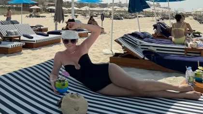 «Жас емес қой, қуып жүр»: Жұрт Баян Алагөзованың әрекетін сынға алды (ВИДЕО)