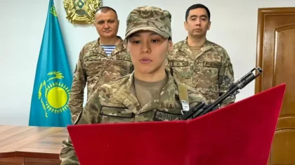 Боксшы Алуа Балқыбекова әскери ант қабылдап, қатардағы жауынгер атанды
