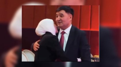 «Әкесі жай емес, беделді кісі сияқты»: Төреғали Төреәлінің қайынатасы көптің назарына ілікті (ВИДЕО)