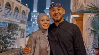 «Дуалап алды»: Танымал актер өзінен 8 жас үлкен әйелге қалай үйленгенін айтты