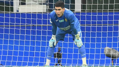 Темірлан Анарбековтың қолтаңбасы қойылған доп аукционда 12 млн теңгеге сатылды (ВИДЕО)