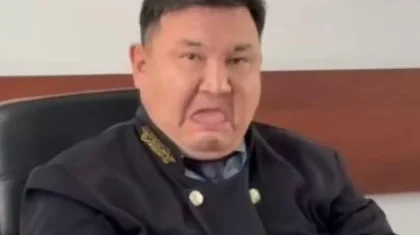 Берденов ісі бойынша сотта журналиске тілін шығарған судья жазаланбайтын болды