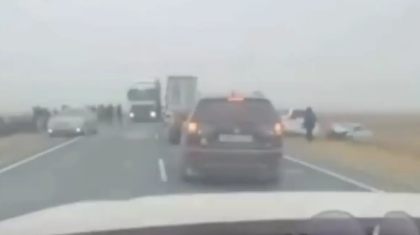 Төрт адам ауруханада: Атырау облысында екі көлік соқтығысып қалды (ВИДЕО)