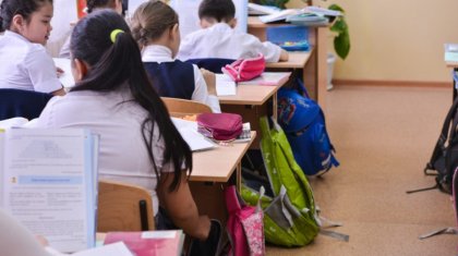 Вирус өршіген тұста оқушыларды неге қашықтан оқытуға көшірмейді?