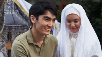 «Қара жамылып не көрінді»: Сәкен Майғазиветің келіні елден оңбай сөз естіді (ФОТО)