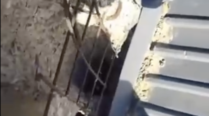 Тұрғындарды су басып жатыр, ал жауаптылар үнсіз: Қызылордадағы көпқабатты үй апатты күйге түсті