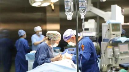 Шымкентте үш жасар бала ойнап жүріп 16 магнит жұтып қойған