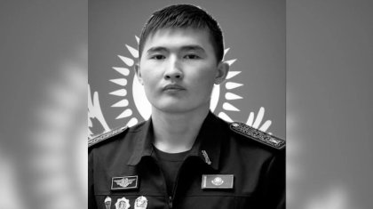 «Көзі ағып кеткен»: Ақтөбеде 18 жастағы курсанттың қазасына қатысты сот отырысы өтті