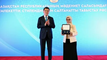 Бауыржан Момышұлының туыстарына Президент атынан Алтын жұлдыз бен «Отан» орденін тапсырды