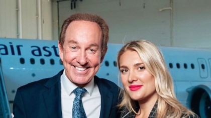 Питер Фостердің әйелі туыстарына арзан бағаға билет алып келген (ФОТО)