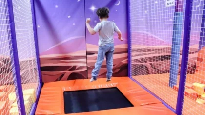 Ақтөбеде 8 жасар бала батутқа барғаннан кейін мүгедек болып қалған