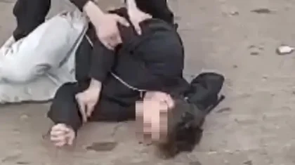 Алматыда жастар арасында жаппай төбелес болды  (ВИДЕО)