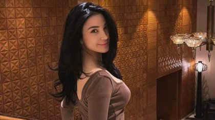 «Енем ұрып, қорлық көрсетті»: Танымал блогер алғаш рет отбасылық сырын ашты (ВИДЕО)