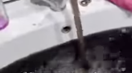 Теміртауда краннан қара су ақты (ВИДЕО)