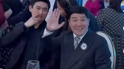 «Абыройдан жұрдай қылды»: Тұрсынбек танымал әншінің тойына тоқалсыз барған (ВИДЕО)