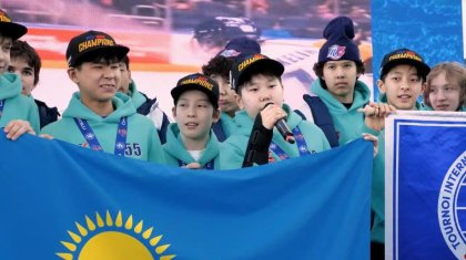 Канадада топ жарып, алтын алған астаналық жас хоккейшілер елге оралды