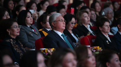 Президент әйелдер күніне арналған мерекелік концертке қатысты (ВИДЕО)