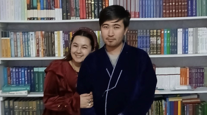 Қыз жасауына 800 кітап апарған қалыңдық көпшілікті сүйсінтті (ФОТО)