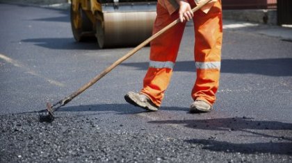 Қазақстан жолдары: неге жыл сайын жөнделген трасса қайта бұзылады?