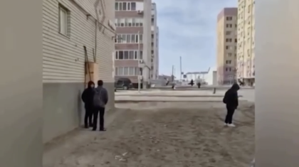 Атырауда автобус жоқ: Береке тұрғындары аялдамада сағаттап тұр