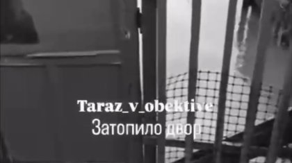 Таразда үйлерді су басты: тұрғындар «әкімдік неге алдын алмады?» деп ашулы