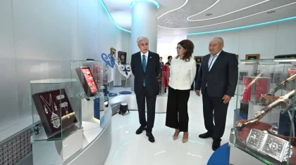 Тоқаев  Креативті индустрияны дамыту қорының кеңсесін аралап көрді