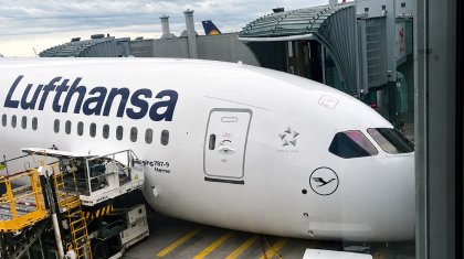 Зардап шеккендер бар: Lufthansa ұшағы тұмсығымен жерге құлады