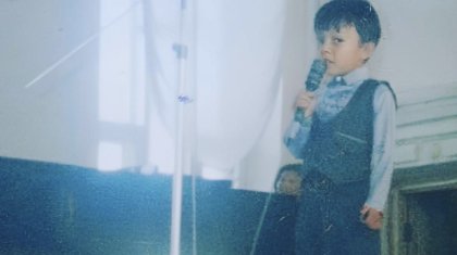 «Қандай сүйкімді»: Желіде Димаш Құдайбергеннің бала күнгі суреті жарияланды