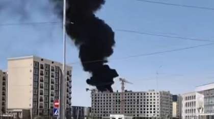 Атырауда салынып жатқан көпқабатты үйден өрт шықты