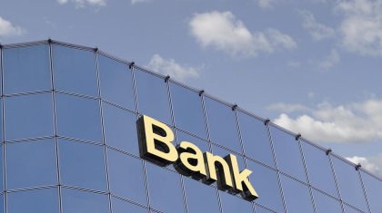 Қазақстандағы банк жүйесінің жүйелік дағдарысы: реалды экономикадан алшақтау және тұтынушылық қарыз тұзағы
