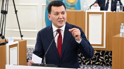 «Жершілдіктің белгілері байқалады»: Ерлан Қарин ескерткіштер мәселесін көтерді (ВИДЕО)