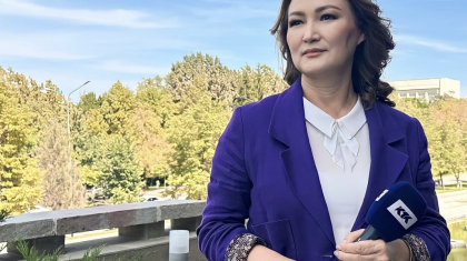«Бұрынғыдай арқадан қағып, шөпілдесіп сүйіспейміз»:Журналист елдегі амандасу әдебі туралы сөз қозғады