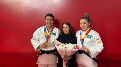 «Бір-бірімізге демеу боламыз»: Абиба Әбужақынова күйеуімен қарым-қатынасы туралы айтты