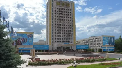 ҚазҰУ-дағы шу: 38 жыл еңбек еткен оқытушы дәріс үстінде жұмыстан босатылды (ВИДЕО)