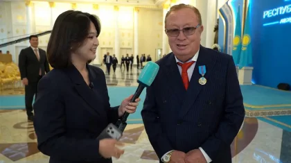 «Немереме келін іздеп жүрмін»: Алтынбек Қоразбаев журналист қызға «құда түсті» (ВИДЕО)